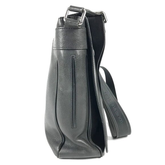 LOUIS VUITTON Taiga Milo Bags Crossbody Flap Messenger Bag Shoulder Bag - Picture 3 of 16